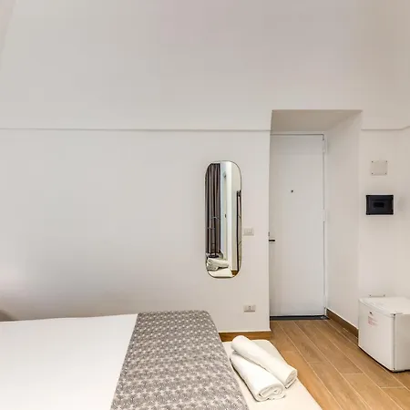 Domus Partenopea بيت ضيافة نابولي