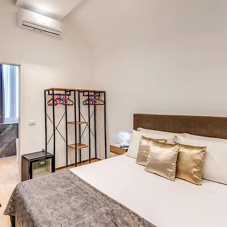 Domus Partenopea 3* نابولي