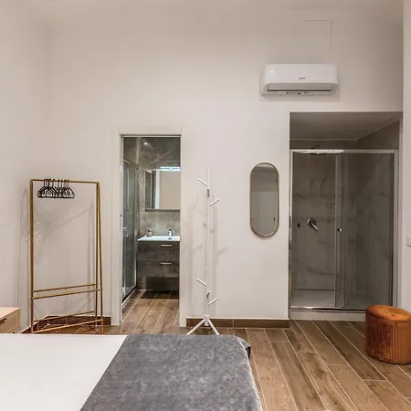 Domus Partenopea بيت ضيافة